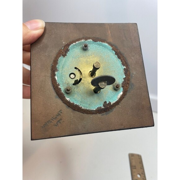 Vintage clock, Mercedes, wind up clock, made in Berlin, wood exterior sold as is - Picture 4 of 8